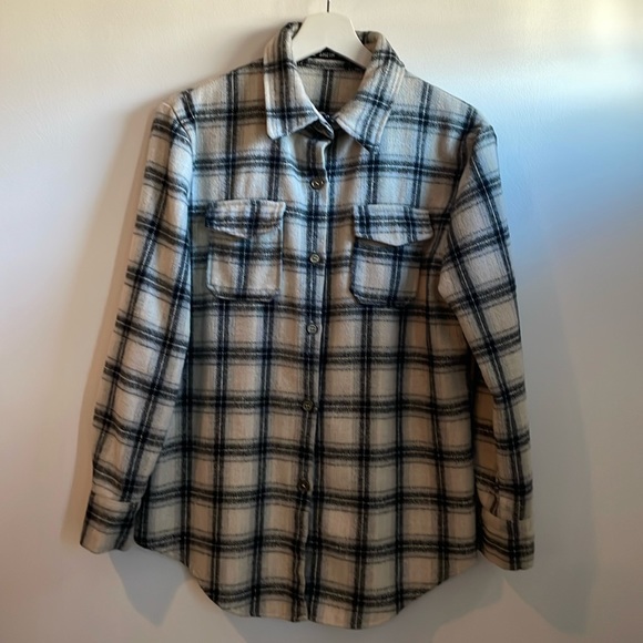 Plaid Shacket  size M - Picture 3 of 8